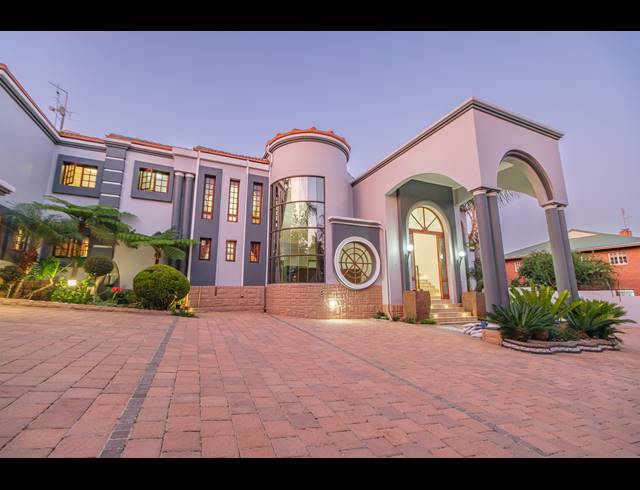 5 BEDROOM HOUSE FOR SALE IN HURLINGHAM MANOR
